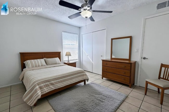 Building Photo - 725 W 1st Ave