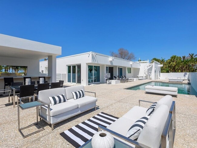 Building Photo - 7647 Sanderling Rd