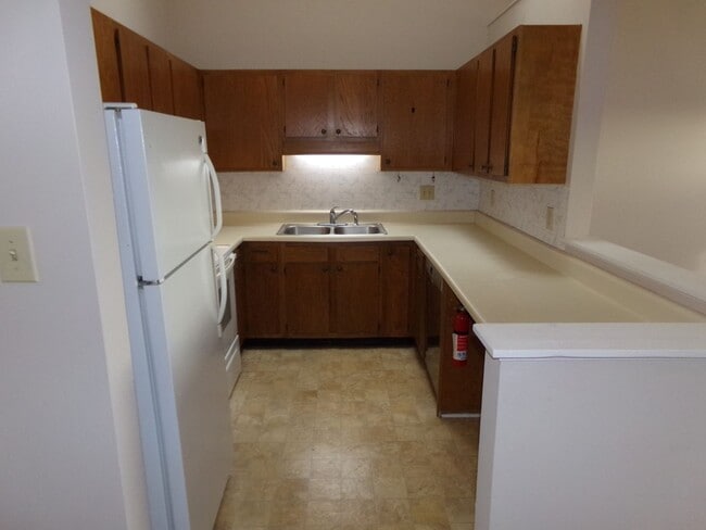 Building Photo - Charming Triplex