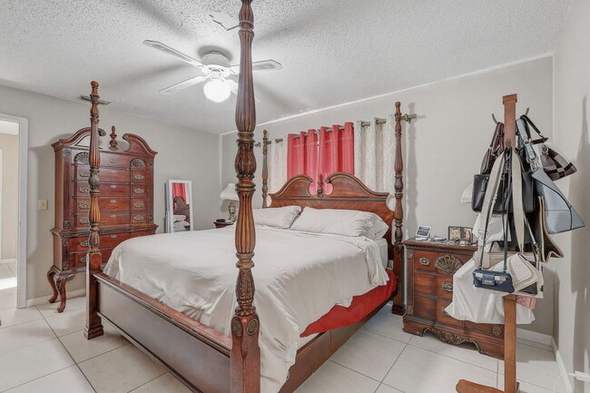 Building Photo - 15846 Country Lake Dr
