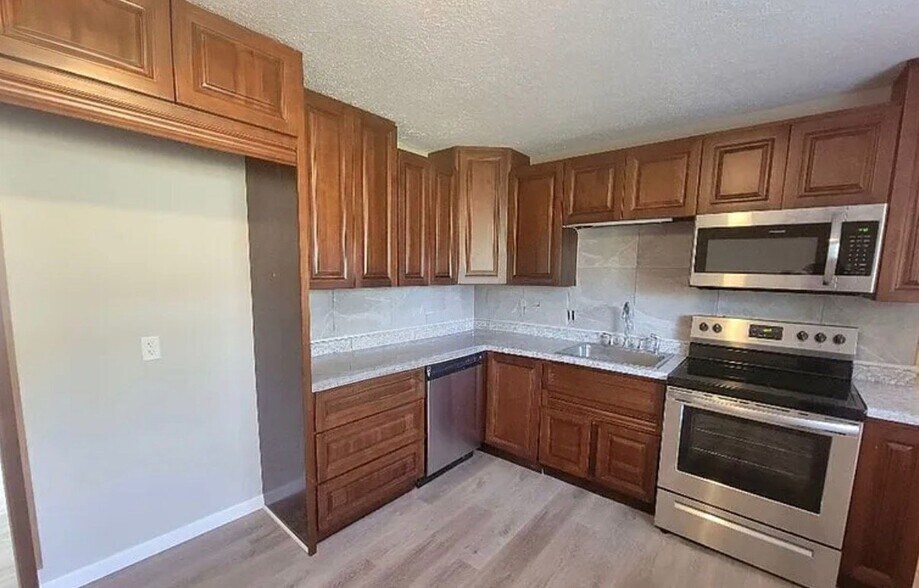 Building Photo - 1805 Randolph Dr