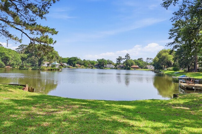 Building Photo - Wilmington Island Home for Lease