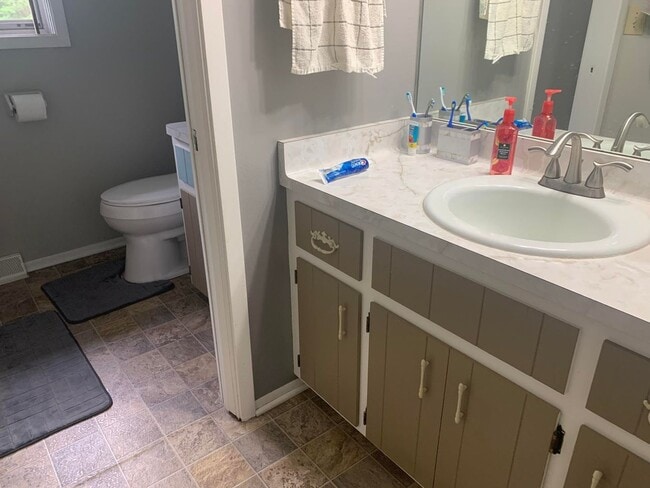 Building Photo - 138-140 Huntington Rd