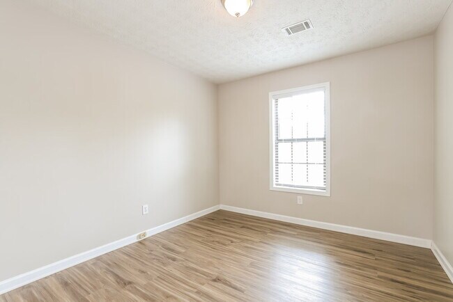 Building Photo - 4272 Falcon Crest Dr