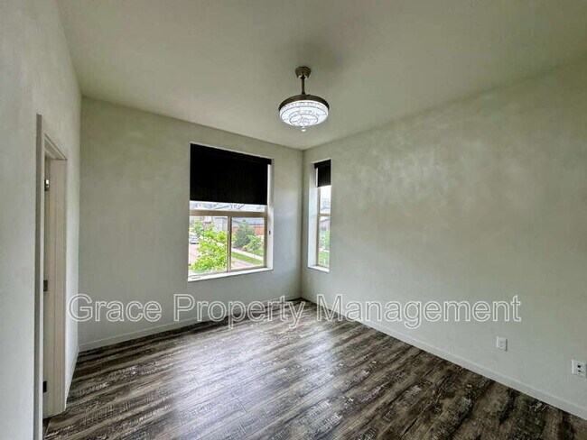 Building Photo - 10051 Belvedere Cir