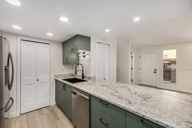 Building Photo - 222 W Brown Rd