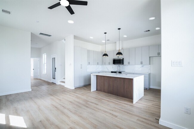 Building Photo - 4025 Avenue M