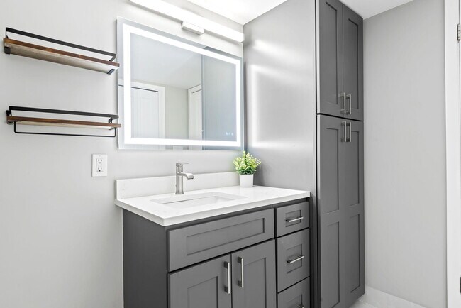 Building Photo - 1881 Middle River Dr