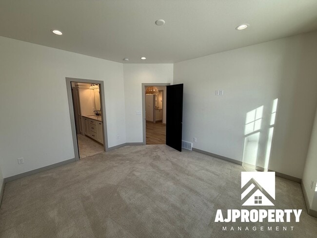 Building Photo - 8609 W Shoreline Pl