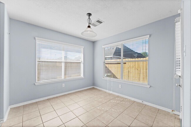 Building Photo - 15107 Summer Sunset Dr
