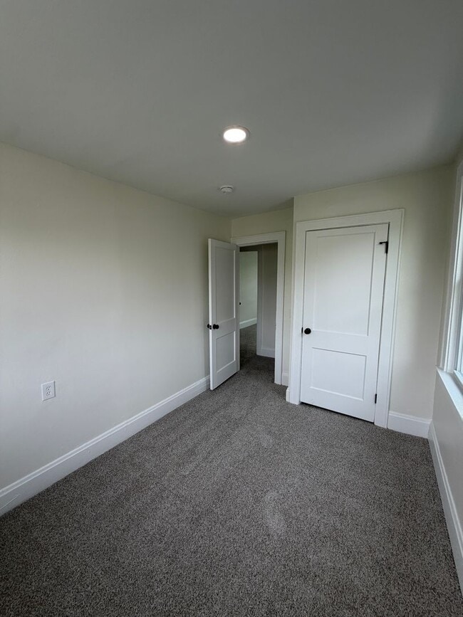 Building Photo - 726 Frebis Ave