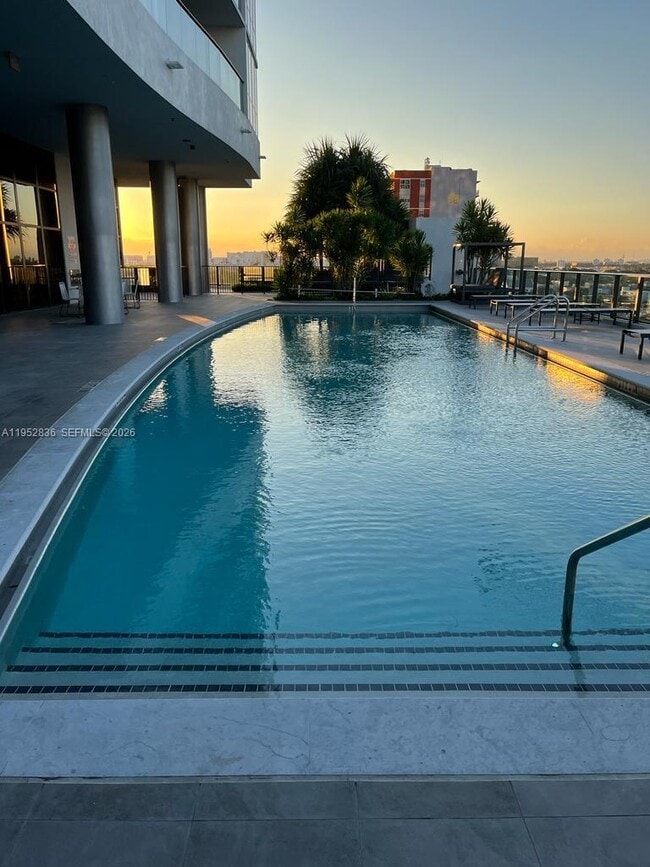 Building Photo - 1600 NE 1st Ave