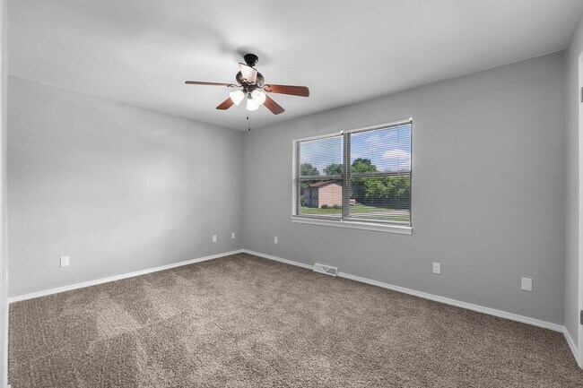 Building Photo - Charming 2-Bedroom Duplex in an Established Neighborhood