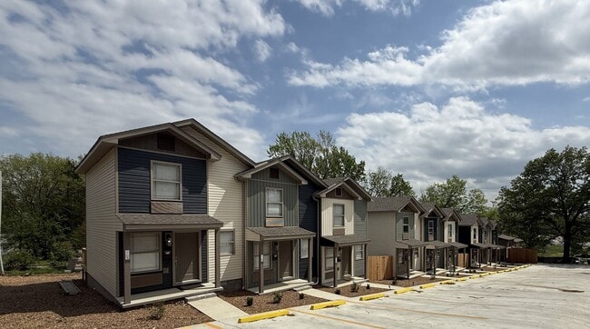 Building Photo - Newly Constructed 2/2 Townhouse in Batesville!