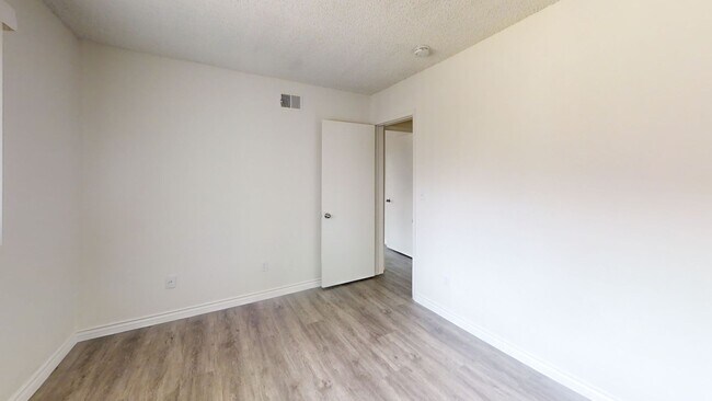Building Photo - 14621 Del Amo Ave