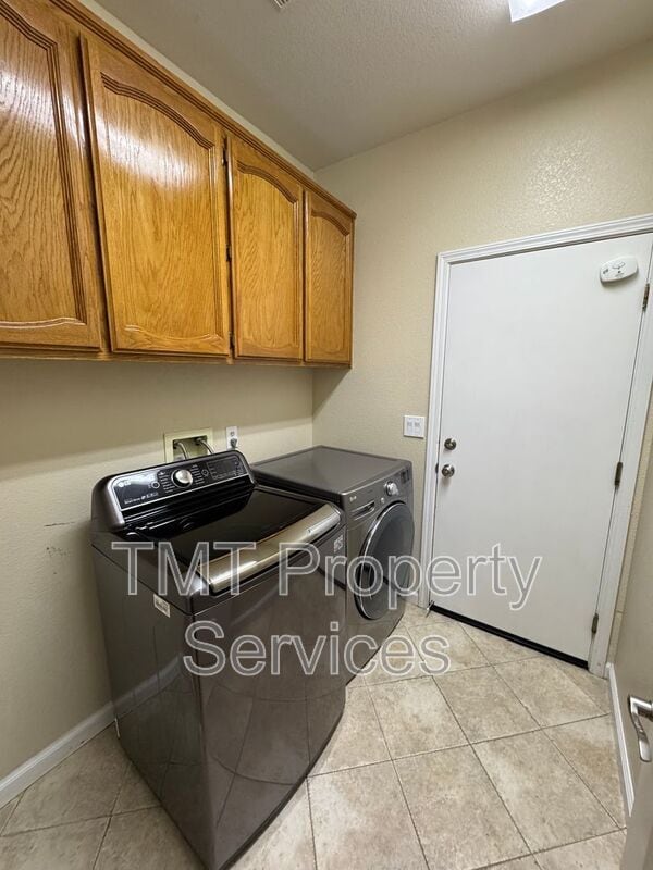 Building Photo - 301 Brimfield Ct