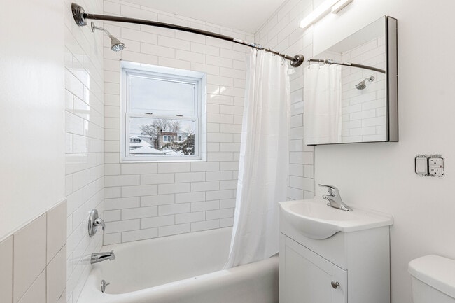 Building Photo - 758 W 71st St