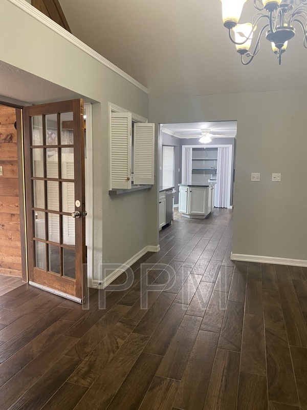 Primary Photo - 609 Inverary Dr