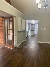 Building Photo - 609 Inverary Dr