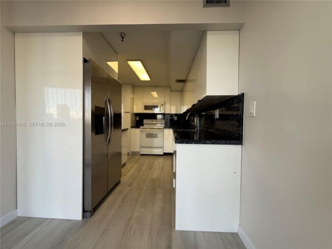 Building Photo - 290 174th St St