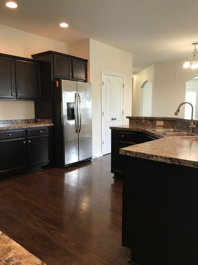 Building Photo - Regal Home on Regatta Way!