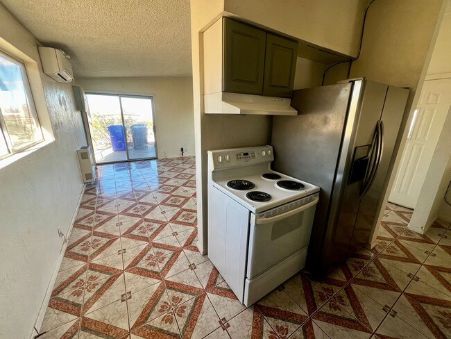 Building Photo - 2 Bedroom 1 Bath - Clean and Close To 29 Palms Marine Base