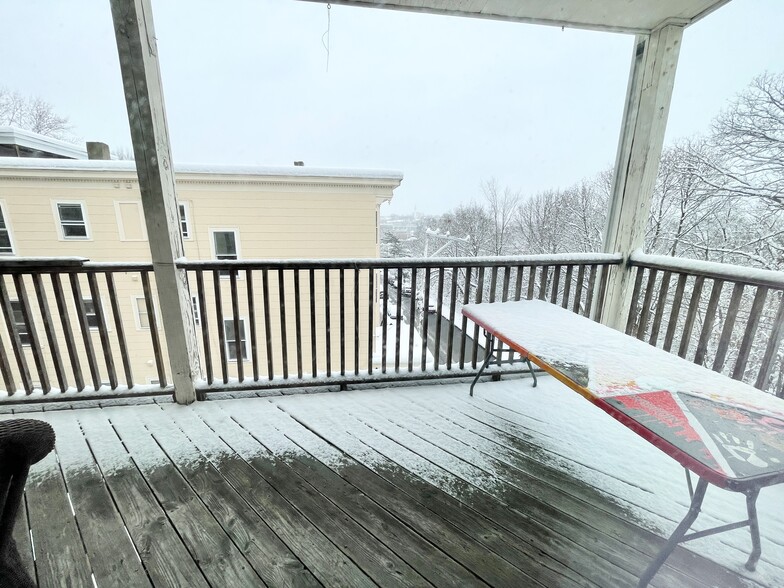 Building Photo - 10 Bucknam St