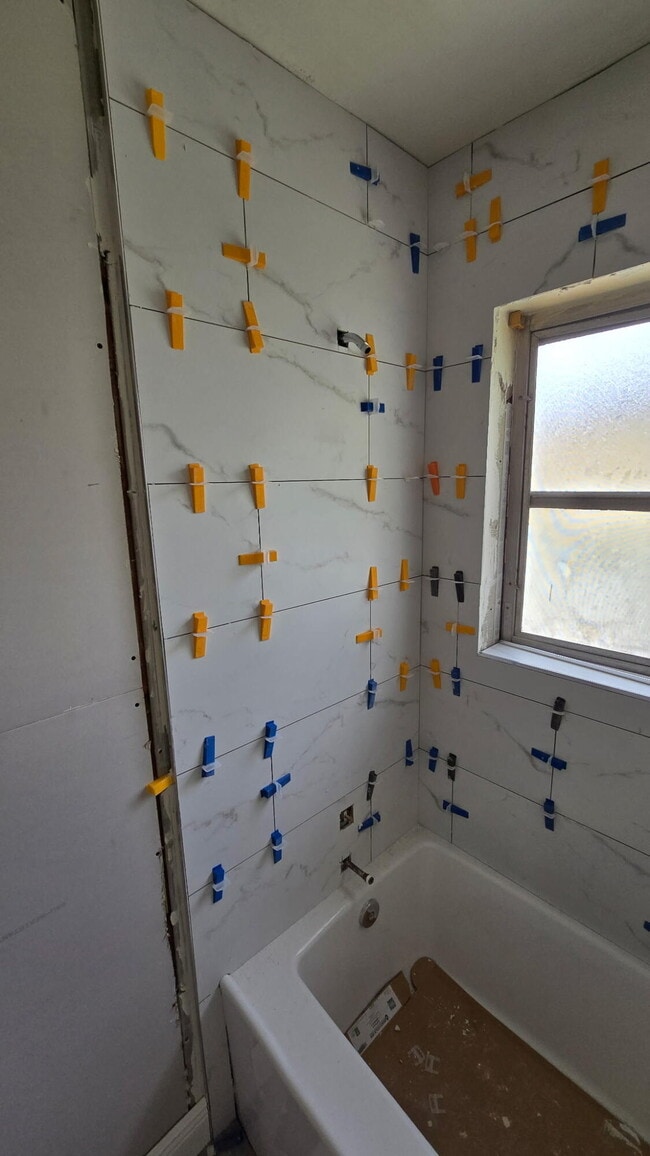 Building Photo - 1564 W 28th St