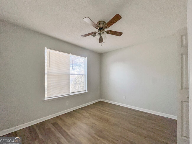 Building Photo - 615 Fieldcrest Dr