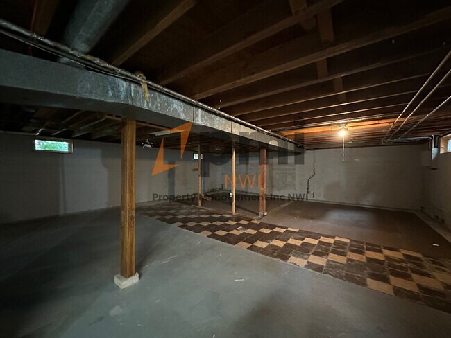Building Photo - 408 E Clark St
