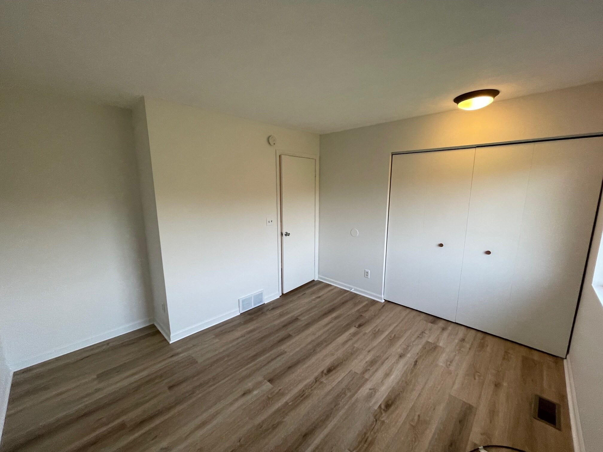 Building Photo - 1897 Apartment Dr