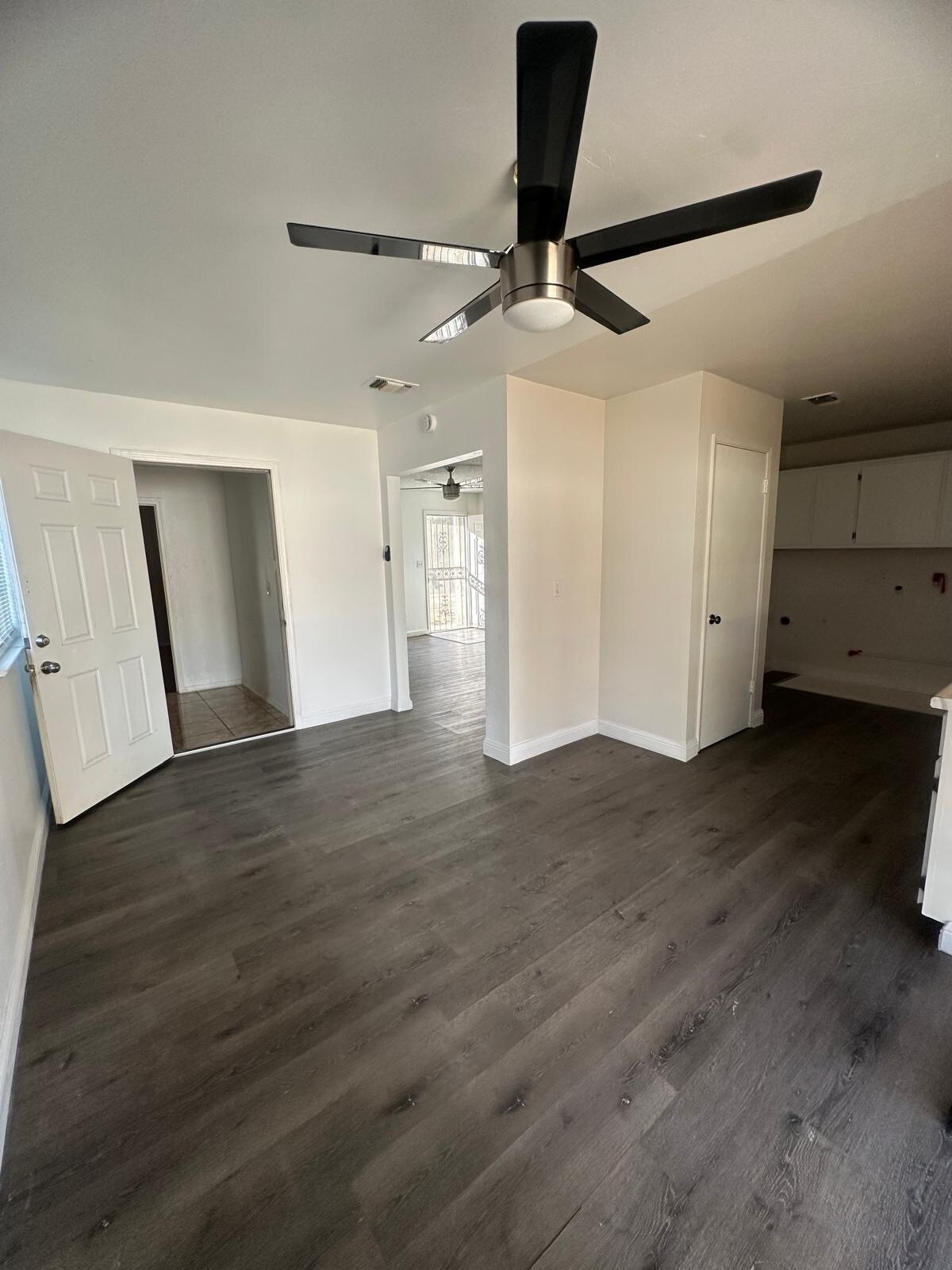Building Photo - 1817 W La Sierra Dr