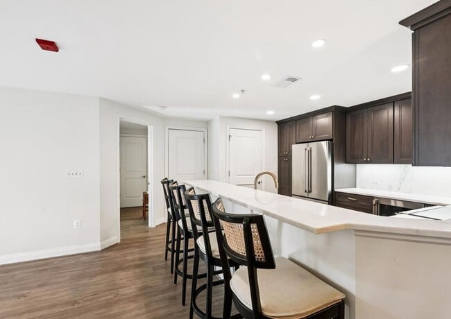 Building Photo - Georgetown Style with Garage PARKING