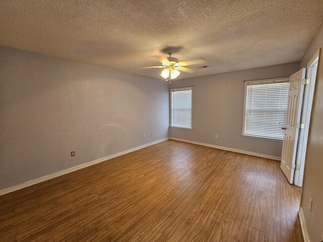 Building Photo - 21 Flower Break Rd