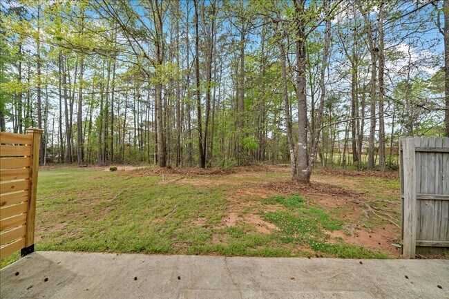 Building Photo - Country Club Living