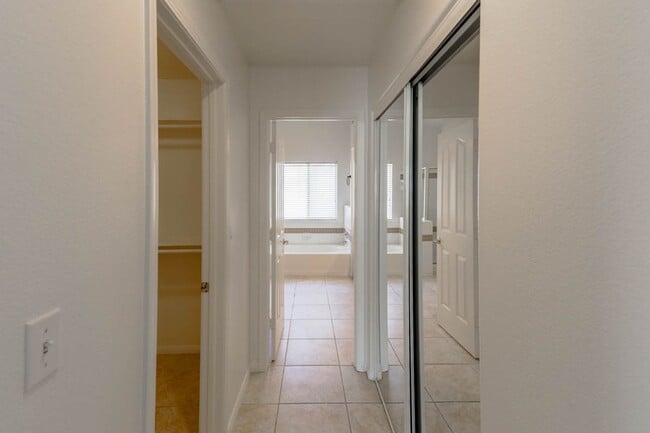 Building Photo - Beautiful 4 Bedroom Henderson Home
