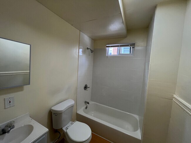 Building Photo - 12 Aetna St