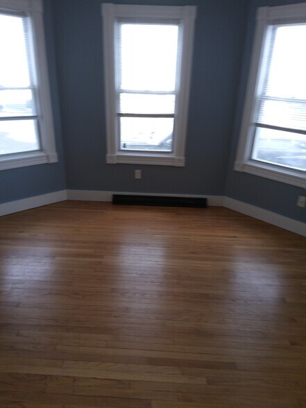 Building Photo - 13 2nd St