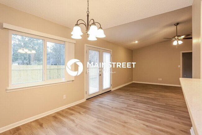 Building Photo - 3 Bedroom Pet-Friendly Home in Jacksonville, FL with Main Street Renewal
