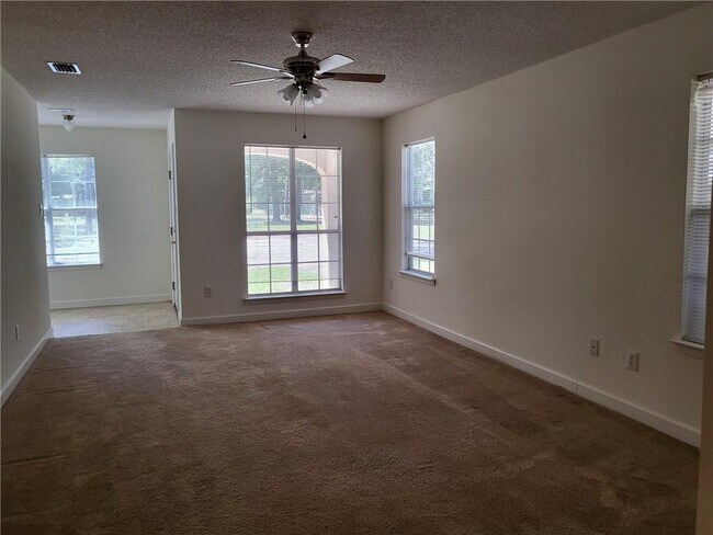 Building Photo - 210 Trixie Ct