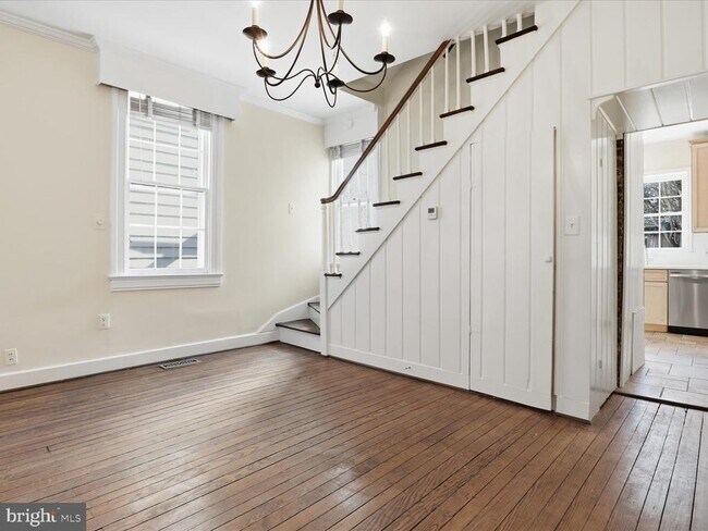 Building Photo - 210 Gibbon St