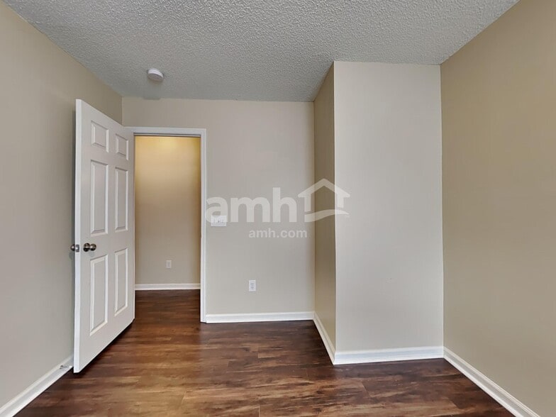 Building Photo - 136 Wildberry Ln