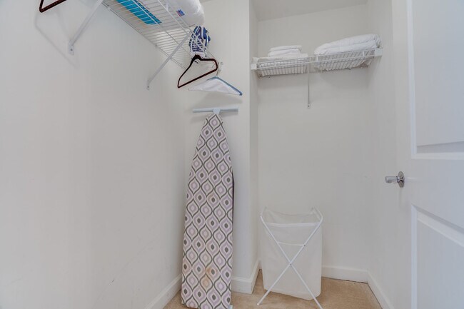 Building Photo - 301-499 President Street-SI ID1013815P