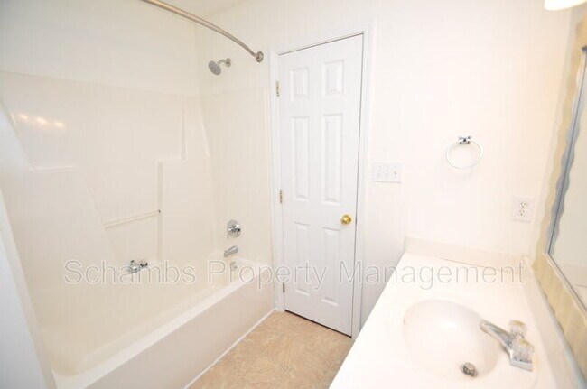 Building Photo - 402 Knightsborough Way