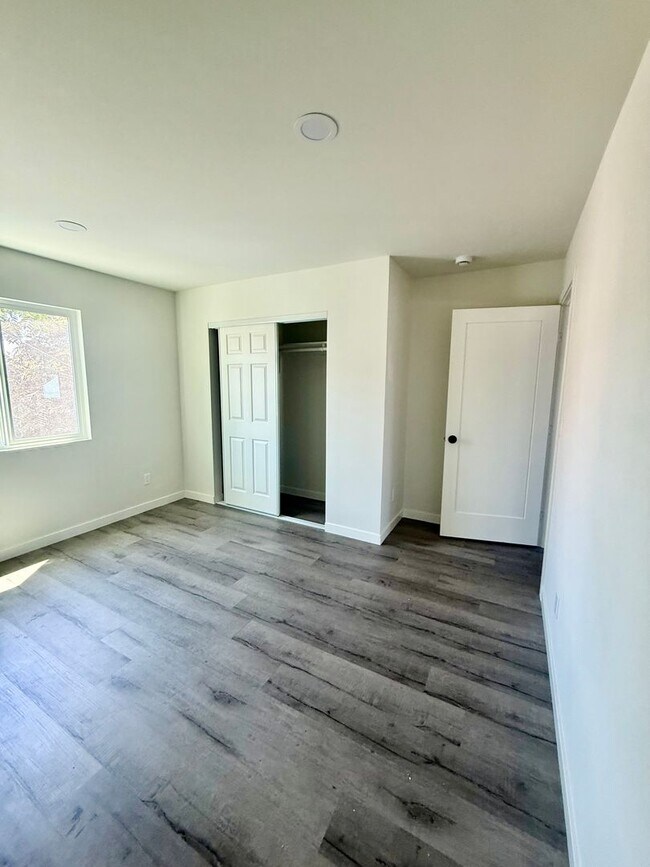 Building Photo - 5844 Denver Ave