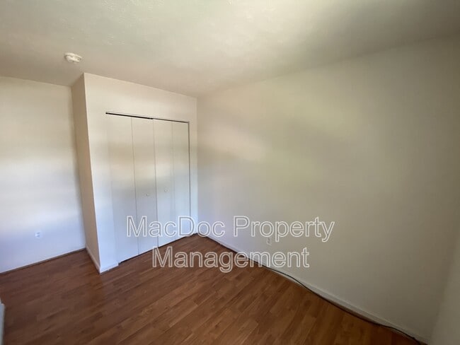 Building Photo - 624 Highview Ct