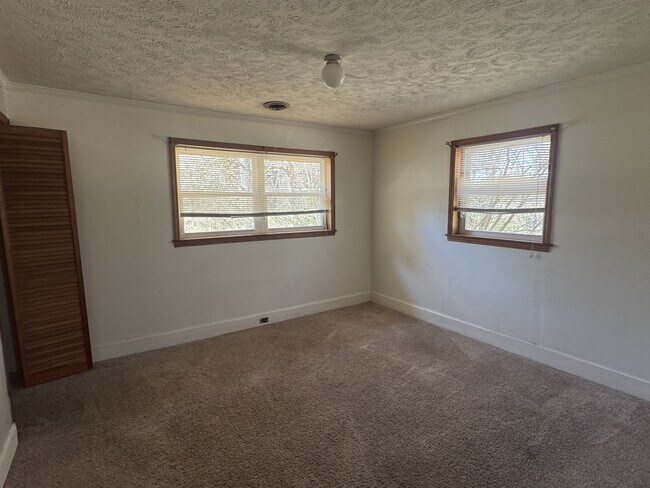 Building Photo - 1780 N Hl St Ext