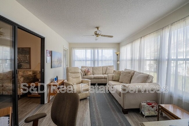 Building Photo - 6042 Seagull Ln