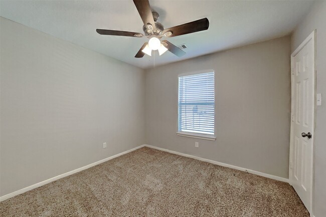 Building Photo - 20502 Upper Green St