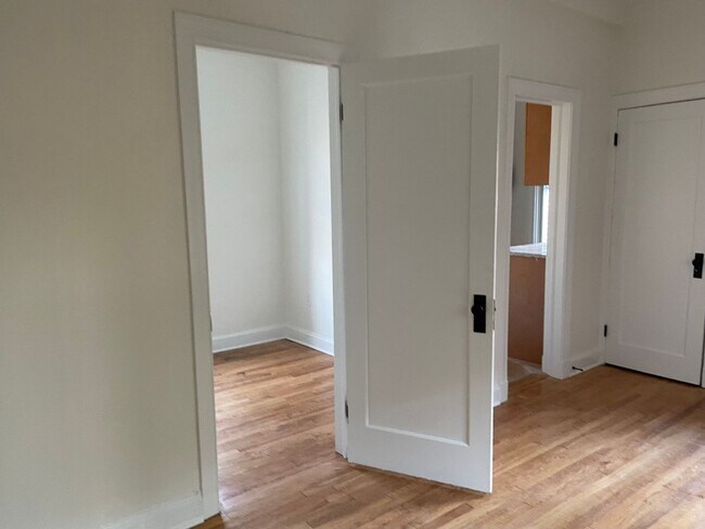 Building Photo - Newly Remodeled 1-Bedroom plus Den/Office Near JHU